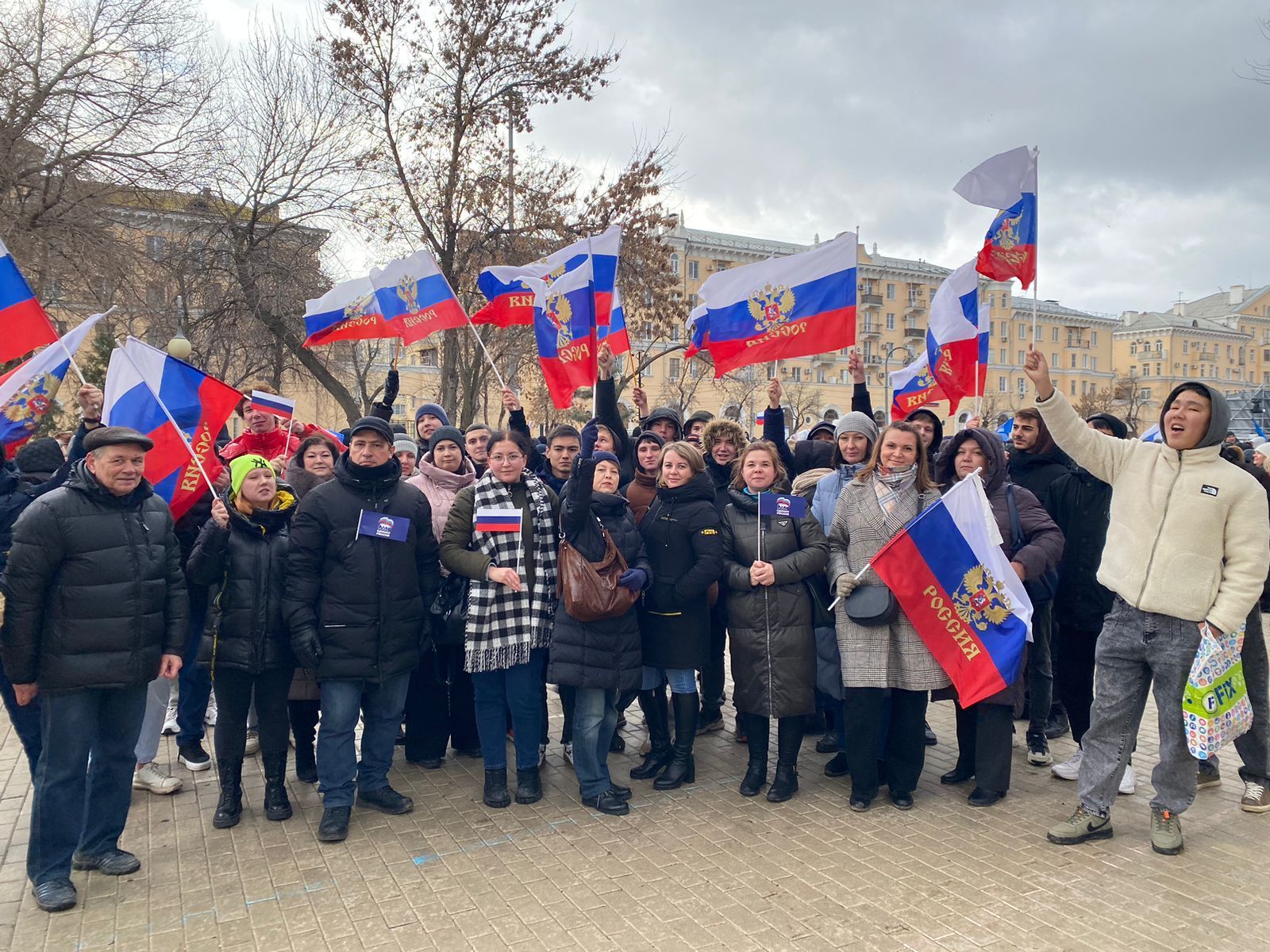 Студенты и преподаватели АГПК поддержали митинг-концерт «Слава защитникам Отечества!»